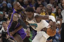 开云体育在线-湖人大胜灰熊，詹姆斯成全场焦点