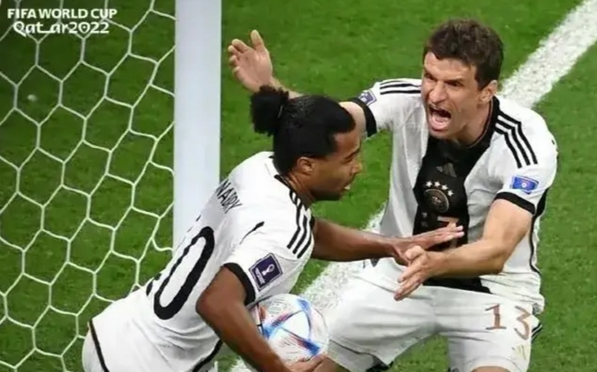 比利时客场战胜丹麦，领跑小组