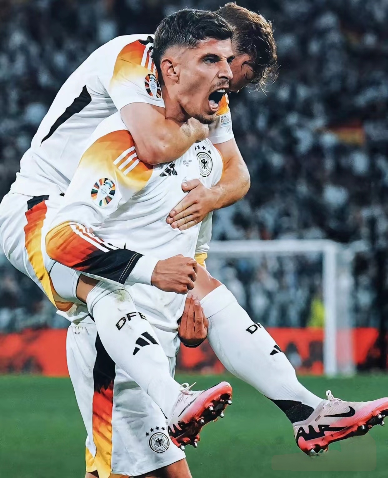 德国足球比赛精彩纷呈，球员拼搏不懈