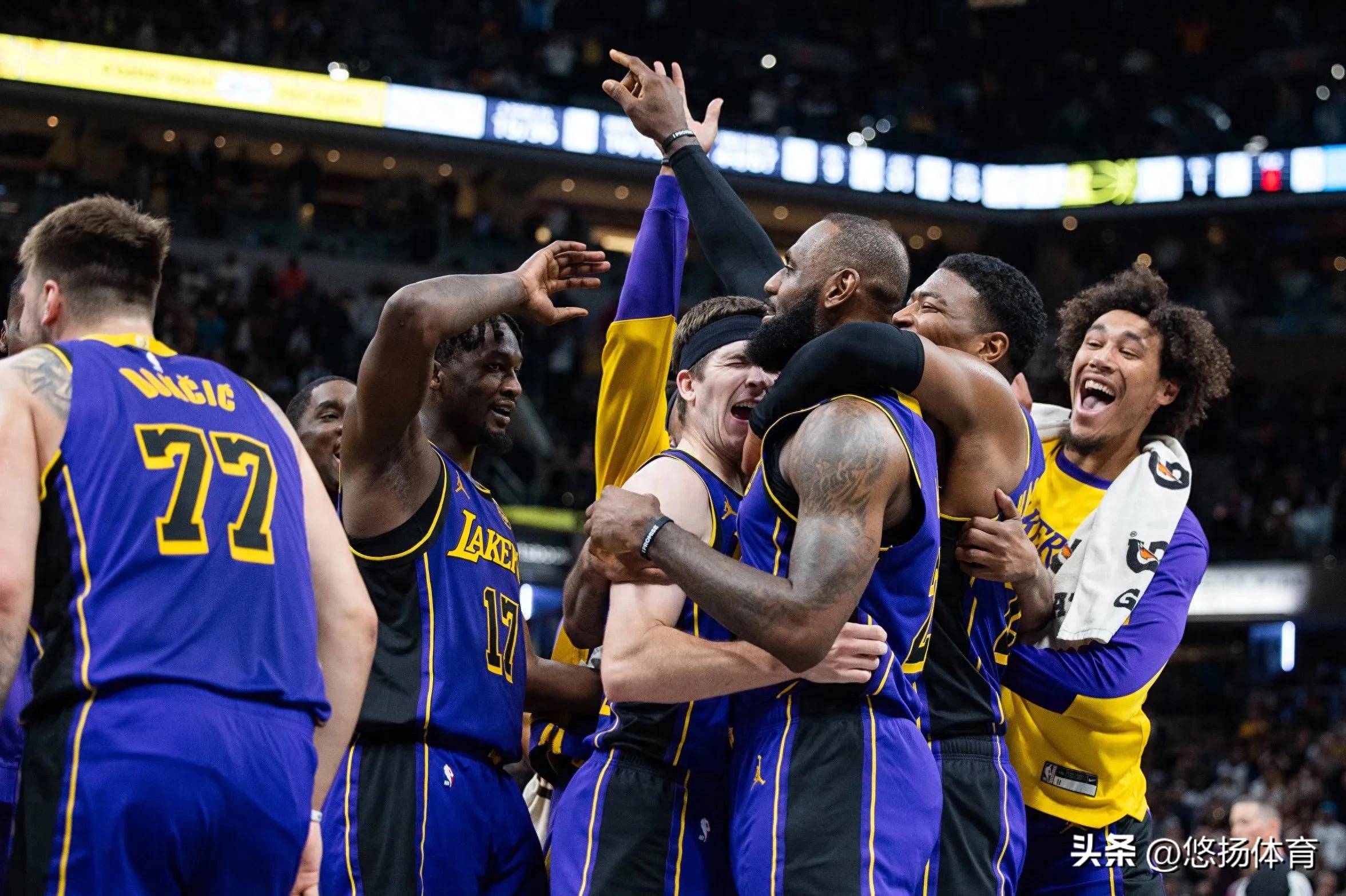 勇士主场力克湖人，握住季后赛希望的简单介绍