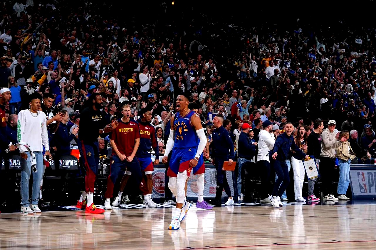 雷霆战胜湖人,威少发挥全面 雷霆战胜湖人,威少发挥全面